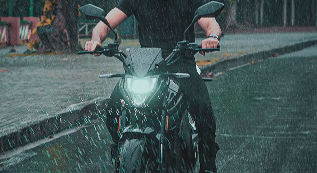 moto elétrica pode andar na chuva