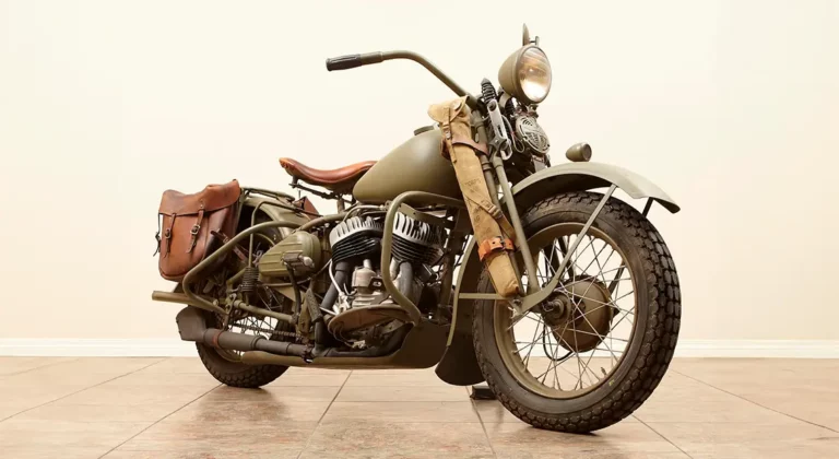 modelo de moto antiga representando a evolução das motos