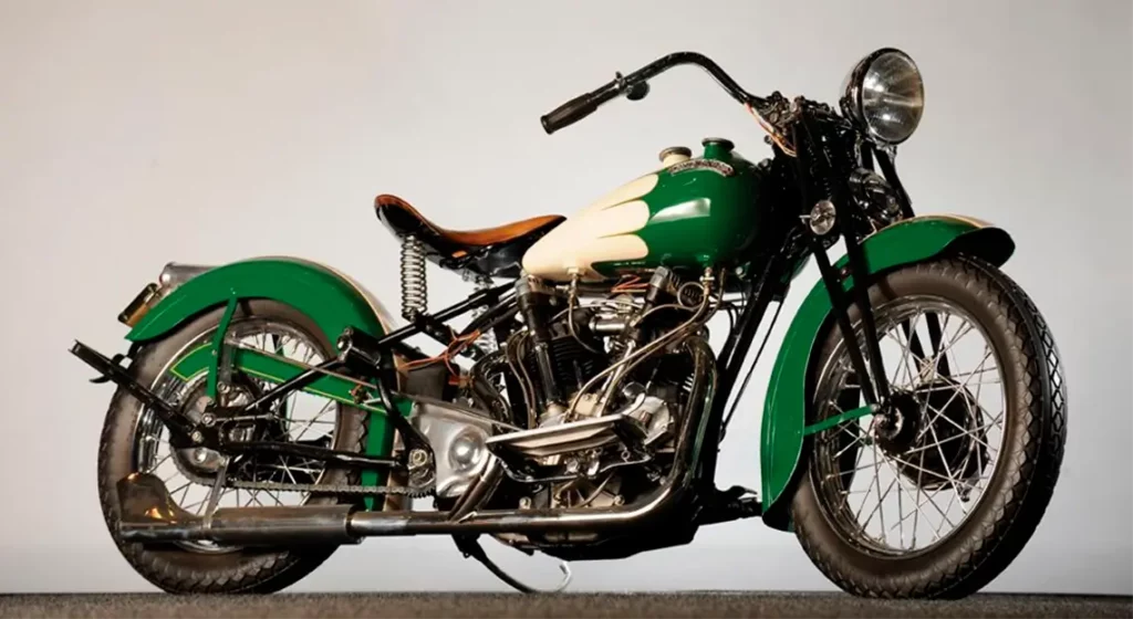modelo antigo de moto representando evolução das motos